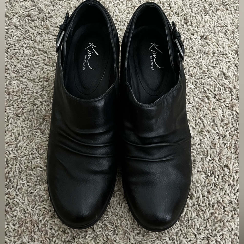 Kim Rogers black womens booties.